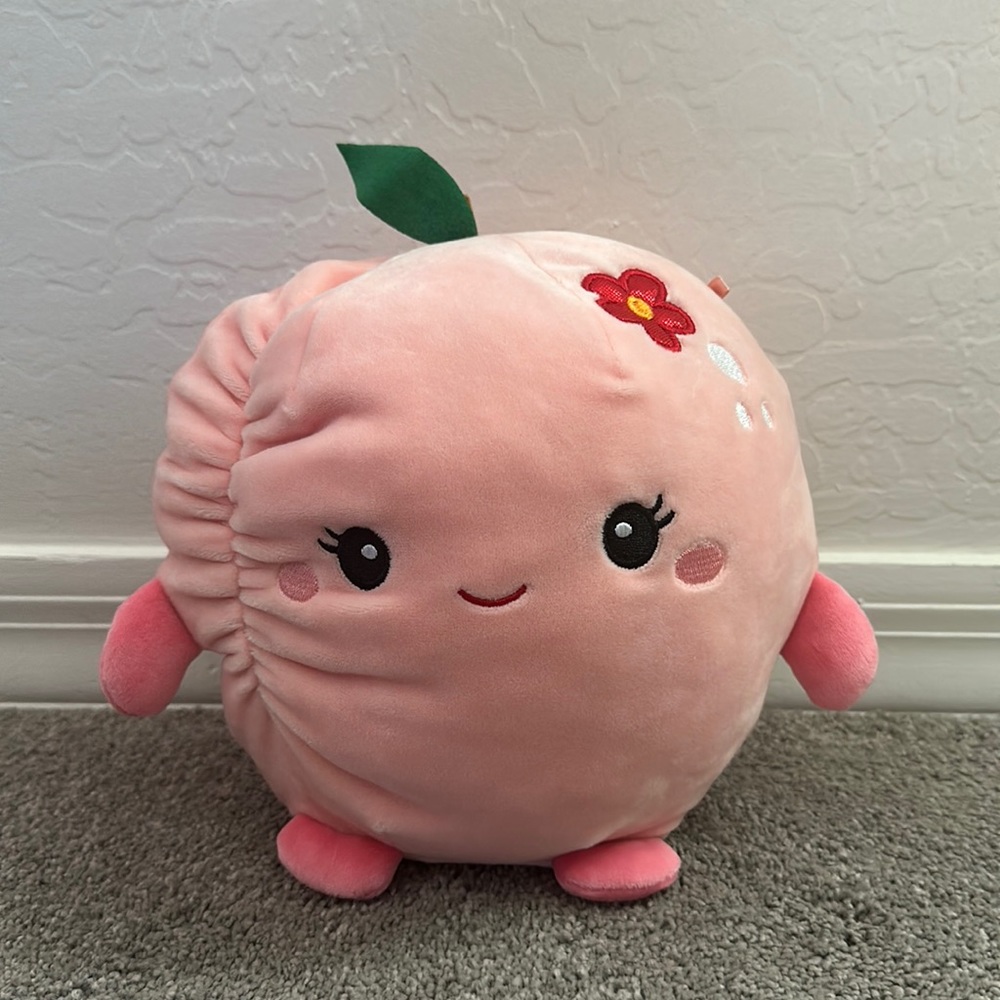 Scented Squishmallows Georgia the Peach